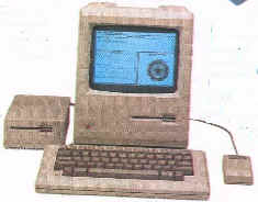 Комлоненты компьютера: 
клавиатура и монитор. «Мышь» 
(справа от монитора) 
применяется-для
введения команд 
в компьютер.